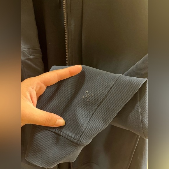 Lululemon Sojourn Jacket - Picture 10 of 11